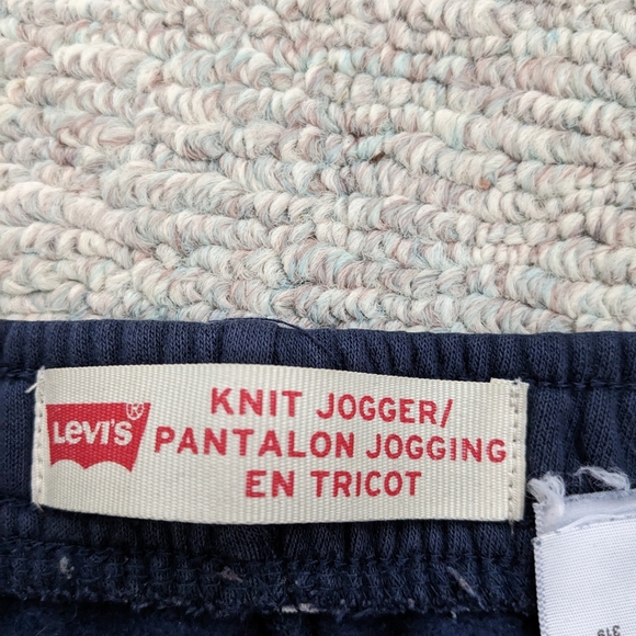 Women's Levi's Sweats - Picture 2 of 2